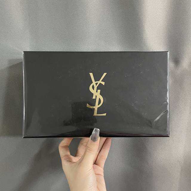 原单品质 专柜品质 圣罗兰Ysl自由中样香水3件套*30Ml 带喷头，三件套盒高档套装 内含:黑鸦片30Ml+反转巴黎30Ml+自由之水30Ml 特点：圣罗兰自