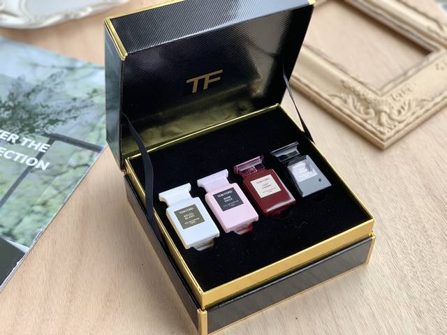 专柜品质 每一盒香水都有自己独立的编码，一盒一码，扫码验货！中性香水！！！7.5Ml*4 礼盒套装！ Tf的香水向来比其他大牌的要贵很多，但是档次也同样的高端，