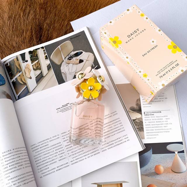 专柜品质 Marc Jacobs Daisy 粉色清新小雏菊女士香水 75Ml 限量版 粉色果冻般的花瓣瓶盖~少女感100%！ 是一款新鲜的花香，它带有水果气息