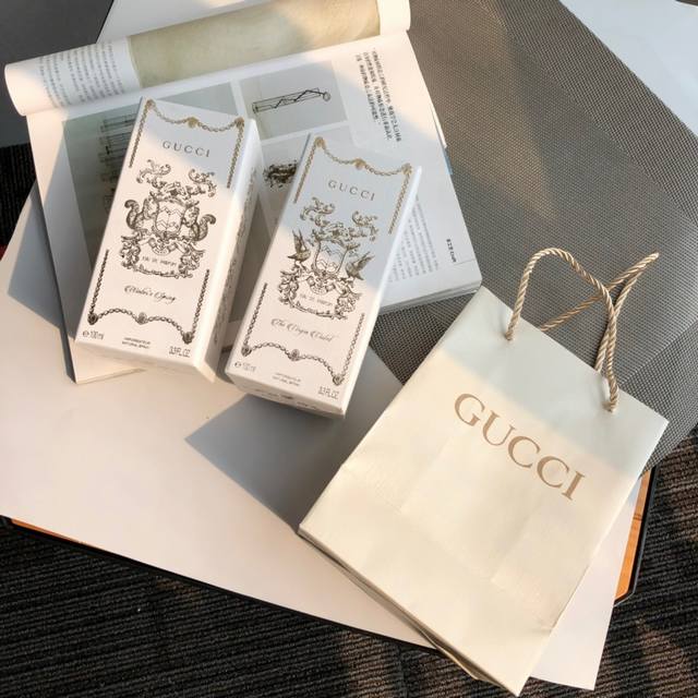 专柜品质 Gucci少女心收藏级Alchemist's Garden系列香水 全陶瓷瓶身 各大博主都极力推荐的香水 不光是瓶子高颜值，而且味道超好闻！ 两个味道