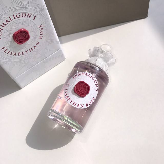 专柜品质 Penhaligon's Elisabethan Rose 伊丽莎白玫瑰 Elisabethan Rose 的外表估计已经把不少女同胞给牢牢地吸引住，