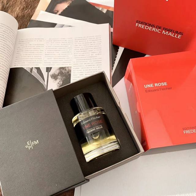 专柜品质 汇聚数十位世界顶级调香师的沙龙香 三个味道:贵妇肖像 一轮玫瑰 冬之水 德瑞克 马尔Frederic Malle 简称Fm 这个品牌2000年才开始售
