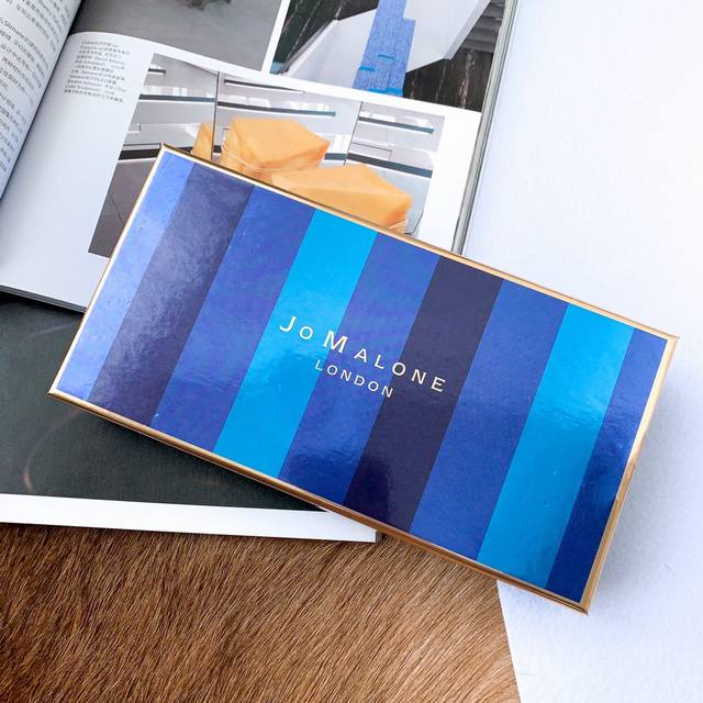 专柜品质 Jo Malone 祖马龙限量版香水 蓝盒 祖玛珑圣诞限量香氛礼盒9Ml*5 非常推荐入手的组合装，经常用香水的都知道小支装最好用，便于携带而且小容量