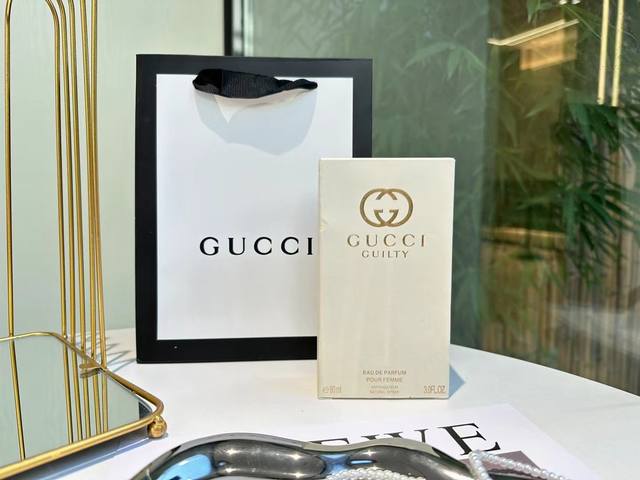 专柜品质 撩到直接封神Gucci罪爱香水 美国官网寄回Gucci 它的香气太让人上头了闻起来会有中记忆里很熟悉的味道， 让人香气多年以前的夏天，洗完澡后身上那种