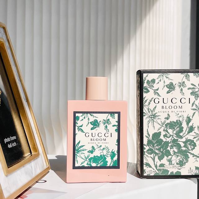 专柜品质 古驰Gucci Bloom花木混合女士香水斩男香 古驰繁华盛宴香水 Ml Guccibloom植物花纹包装，方形瓷瓶与复古灰粉色的结合，一点复古+一点