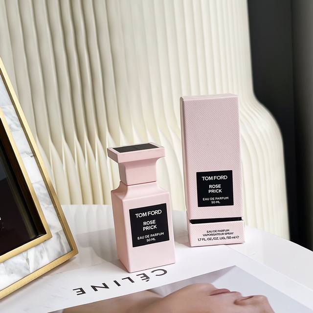 专柜品质 Tom Ford荆刺玫瑰粉色Roes Prick给人一种娇柔、荆刺、危情诱惑 这是一款西普花香调的香水，灵感来源一灵感来源于汤姆，福特先生的私人玫瑰花