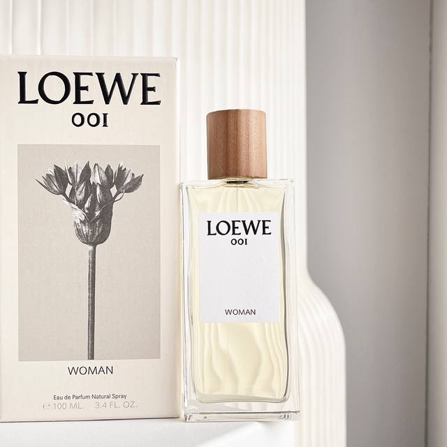 专柜品质 罗意威Loewe 香水系列以“缠绵之后，破晓之时”这个颇有凄美之感的表达为概念，系列名字就叫“001”系列香水灵感来于青年男女在第一亲密接触后度过清晨