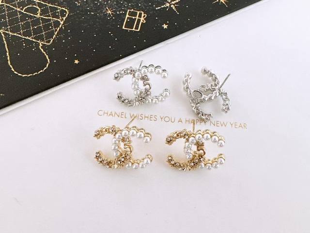 Chanel香奈儿镂空水晶5字茶花米粒珍珠字母组合耳环镂空茶花字母耳环 明星同款时尚潮流 独特抢眼 超级无敌美[色色R]Chanel ♀ 仙女耳钉耳钉控的我对这