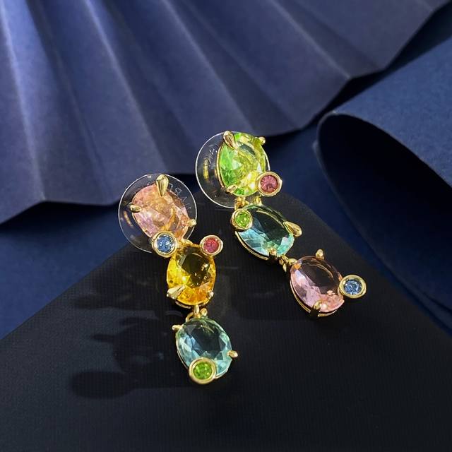 施华洛世奇Swarovski Gema系列甜美时尚多巴胺春夏新款椭圆形彩钻小圆钻不对称设计Ab配耳钉耳环 黄铜材料 金色 重约6.15G 尺寸约3.4Cm*0.