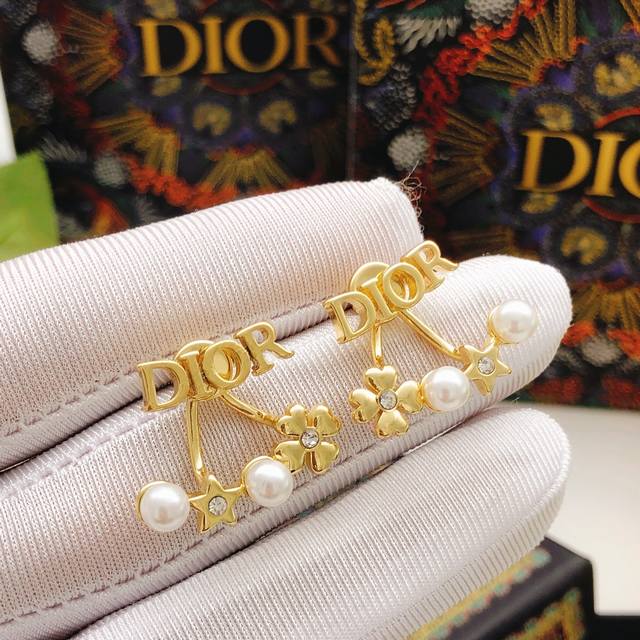 编号Ded0651 Dio*最新款四叶草星星耳钉 一致Zp黄铜材质