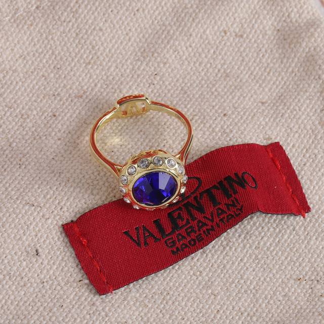 Valentino 华伦天奴戒指 码数 6-8 码