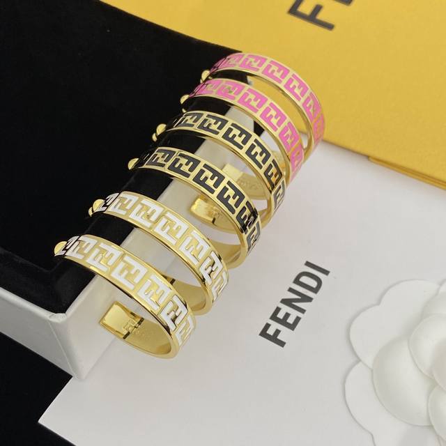 Fendi 芬迪耳钉
