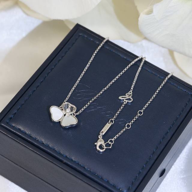 萧邦 Chopard 萧邦项链 萧邦的幸运与品牌最具标志性的灵动钻石完美融合，亚金 材质。电镀18K玫瑰金 原版Logo 原版尾牌可以调节长短 萧邦爱心项链
