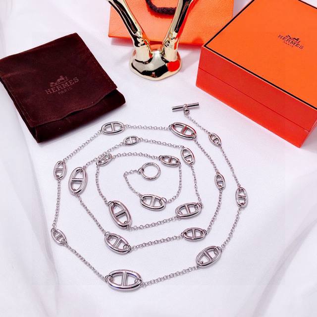 Cm和 Cm都到货了 长款 爱马仕 长链 毛衣链 正品一万三，我们完美复刻 Hermes猪鼻子Farandole项链 单独佩戴是简单的美 叠戴则增加层次感和立体