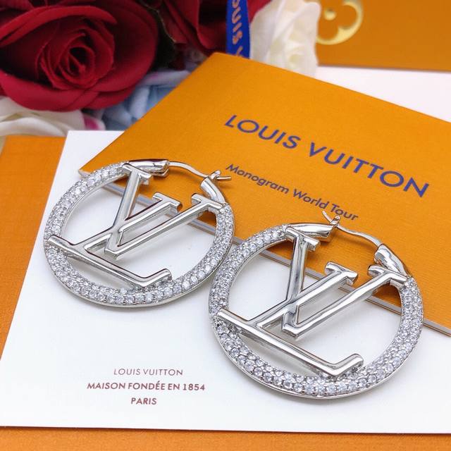 编号Led0009金色 中号4Cm 编号Led0008银色 中号4Cm Lv最新款耳环圆形镶钻金色 一致Zp黄铜材质