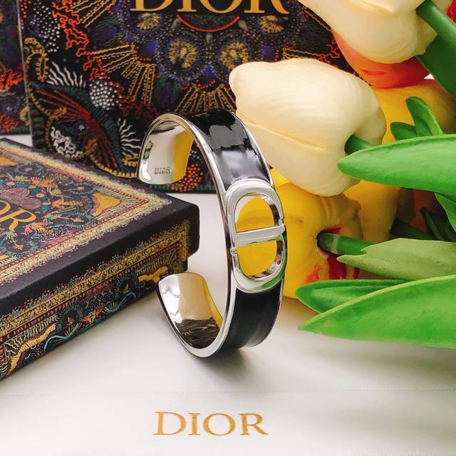 编号Dsz0026 Dio*最新款滴油黑色手镯 一致Zp黄铜材质
