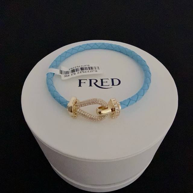 火爆 费雷德满钻镶钻马蹄扣／手链，经典百搭，网红达人 时尚一族备必单品，时尚精致，1：1对版定制，加厚电镀18K工艺，区别市面上普通版本上手效果非常百搭！！