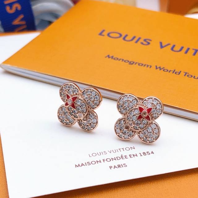 编号Led0132 Lv*最新款玫瑰金色花朵耳钉 一致Zp黄铜材质