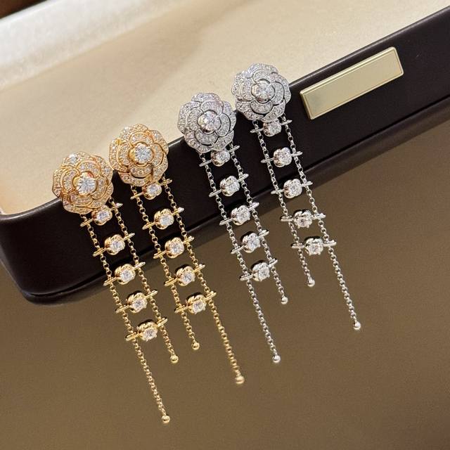 A5903 高级珠宝 钻石 山茶花 流苏耳环 全系列都特别美，Choker 手链 耳环，一套闭眼入 通体925纯银镶嵌工艺 银重12.5克Ga 全部手工镶嵌硅钛