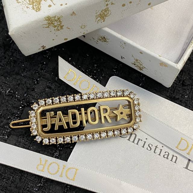 编码H295 0558960 Dior迪奥 经典热销款 超火爆的一款发夹 金属质感超佳同步专柜韩范味道十足各路网红明星同款夏天不想披头散发又想美美的那就别说了必