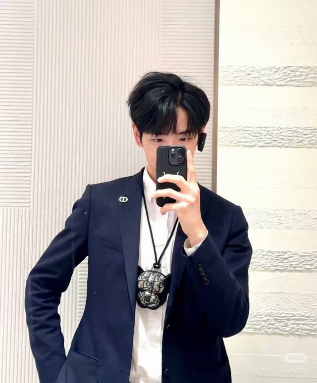 配包装Dior 迪奥 钥匙扣、项链包、挂扣、耳机包 专柜一致 精选原版一致 黄铜 牛皮 材质 甜美气质高雅。
