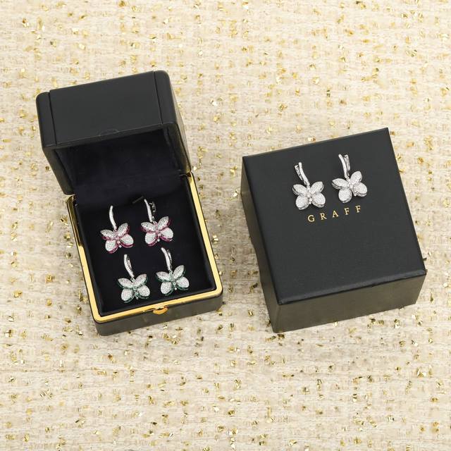 205796 我们出品 蝴蝶耳环 ，可订做18K真金真钻版，只做对版真金货，价询客Fu 耳环由大师级工匠精心镶嵌，展现蝴蝶展翅时的优美轮廓，绽放每双翅膀的纯美光