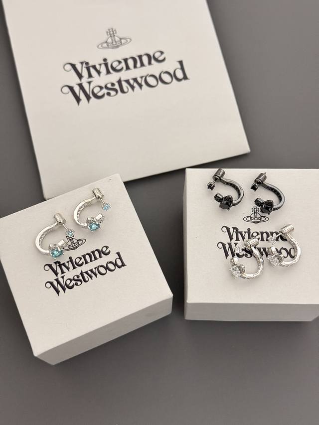 高品质 细节如图 0800110 蓝钻 Viviennewestwood 宝宝，什么是快乐星球，来，这就是快乐星球！绝美半立体土星耳钉，重磅推荐，闭眼入准没错！
