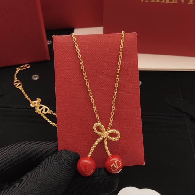 编号 Valenti*O最新款红色蝴蝶结项链 一致Zp黄铜材质