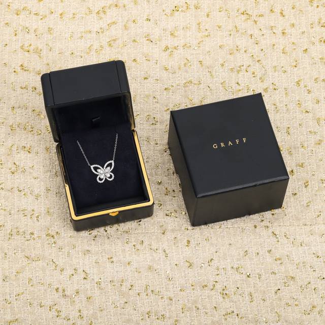 205382 我们出品 幻影蝴蝶项链 Zp80 500，可订做18K真金真钻版，只做对版真金货，价询客Fu，Pk市面各种金货 优雅的蝴蝶幻影迷你钻石吊坠描绘蝴蝶