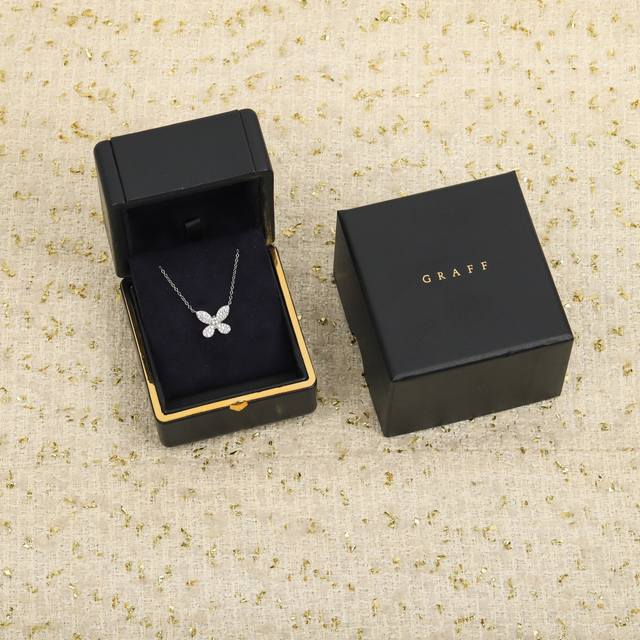 205390 我们出品 缱绻蝴蝶项链 Zp60 000+ 认准唯一一家真正购入珠宝类Zp开发的，可订做18K真金真钻版，只做对版真金货，价询客Fu 迷你缱绻蝴蝶
