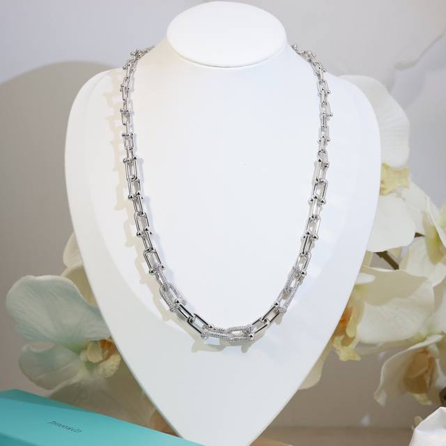 Tiffany Hardwear系列项链 蒂芙尼 高端定制 明星同款 设计彰显精致优雅，低调绽放自信 非常细腻而夺目。 亚金材质大气典雅 炒鸡好看 Tiffan