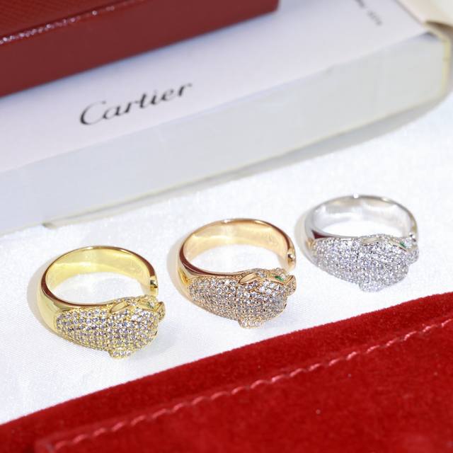 Cartier 品牌的象征之一最新火爆 Cartier豹子 祖母绿宝石戒指卡地亚经典杰作，经久不衰传奇经典，一直流行无需多说 镶嵌 高碳钻 开口 均码 亚金材质