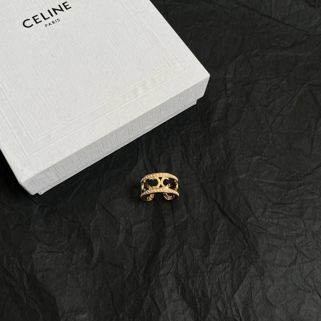 新款 赛琳 中古凯旋门 戒指 黄铜材质雕刻镂空图案！超炸Chic感 ，优雅时尚、文艺个性，带给你时髦体验 墙裂推荐。