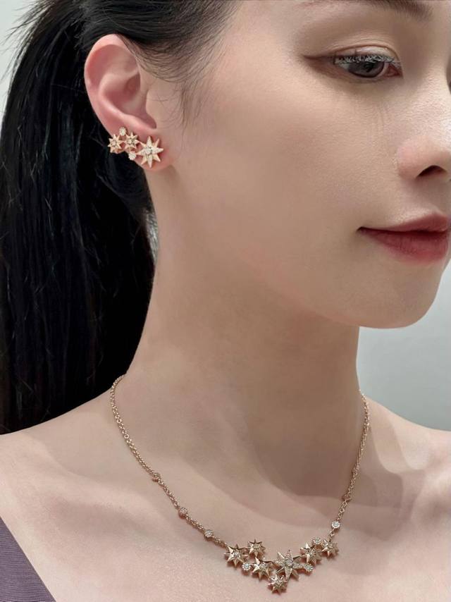 我们出品 八芒星耳夹，可订做真金真钻，只做对版Zp真金货，Pk市面各种金货量大咨询客Fu éToile Des Vents 重新诠释经典罗盘玫瑰图案，未镶嵌宝石