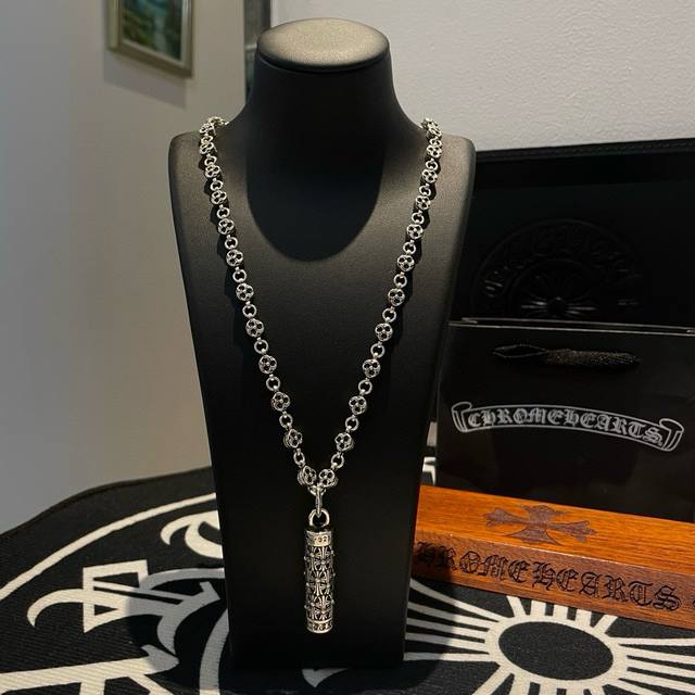 抖音 快手 Ins 小红书 直播热门 ，新款 专柜品质 Chrome Hearts克罗心花球项链 ，十字花圆柱吊坠，凹凸造型不同的花纹设计风格 呈现出与众不同
