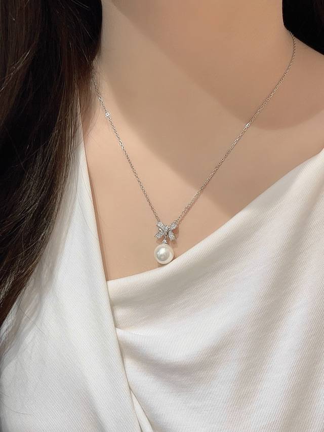 我们出品 量大咨询客Fu 彩宝系列-蝴蝶结珍珠项链 通体925纯银耐磨保色度行业最新配方优金电镀！人无我有！对标高级珠宝工艺！全部是一致真金真钻的做法，一般只有