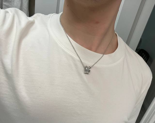 我们出品 慈善款项链，可订做真金真钻，只做对版Zp真金货，Pk市面各种金货量大咨询客Fu 重磅 重磅 重磅 邀請您與Bvlgari一起行善 寶格麗與救助兒童會