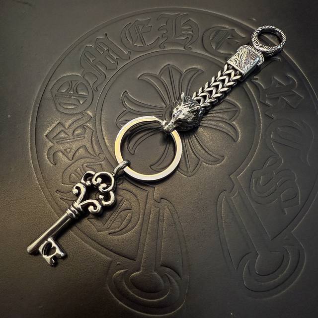 Chrome Hearts 克罗心钥匙扣 大龙虾扣 雕刻工艺 精工品质 纯手工打造 ～正品开模潮流时尚必备 男女均可佩戴 情侣款同款 摇滚朋克泰银风格 复古元素