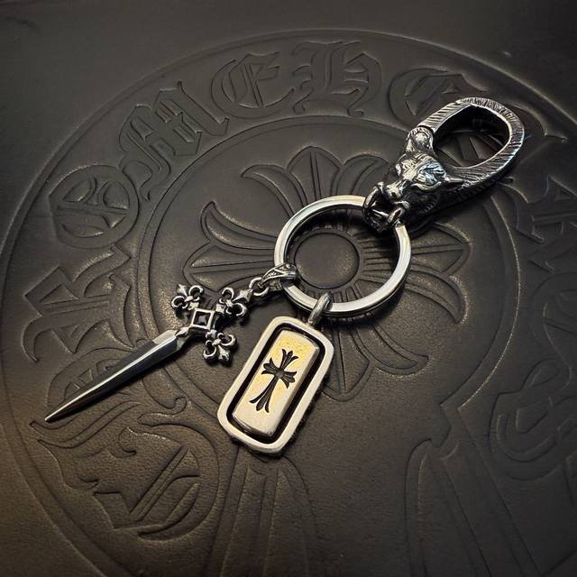 Chrome Hearts 克罗心十字架爱心钥匙扣 大龙虾扣 雕刻工艺 精工品质 纯手工打造 ～正品开模潮流时尚必备 男女均可佩戴 情侣款同款 摇滚朋克泰银风格