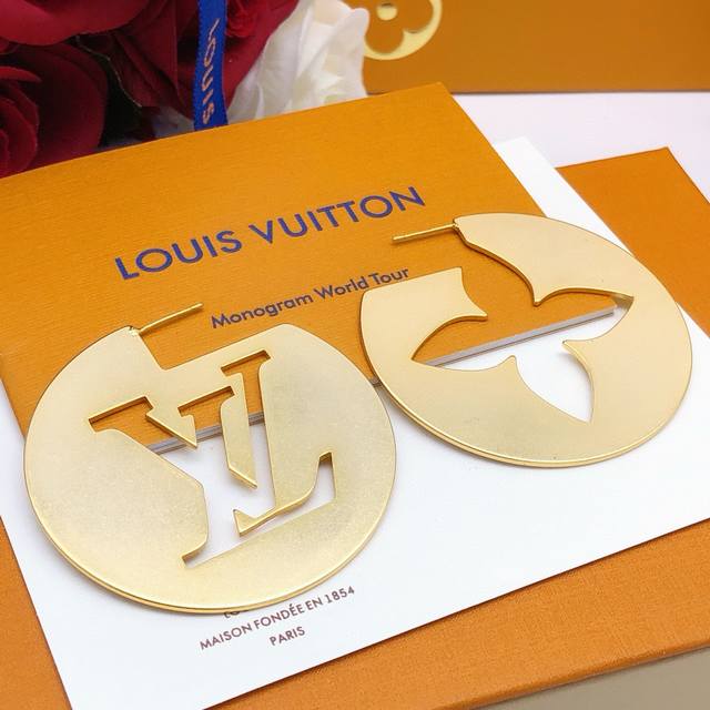 编号Led0063 Lv最新款圆形光面镂空老花 一致Zp黄铜材质