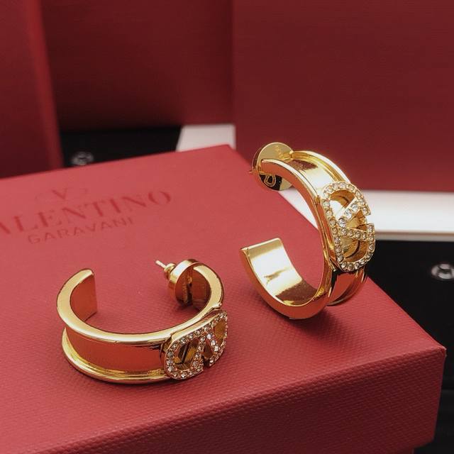 编号Ved0259 Valenti*O最新款圆形月亮耳环 一致Zp黄铜材质