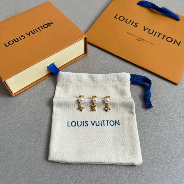 原单货 Lv 耳钉Louis Vuitton 路易威登 专柜一致材质 火爆款出货 设计独特 复古前卫。