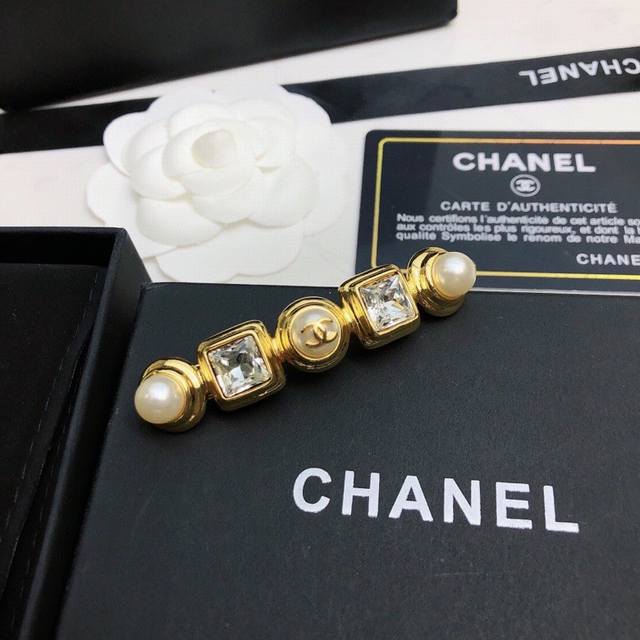 Chanel香奈儿小香发夹新款 原版细节热销款 市面最高版本！专柜1:1款式开模 专柜原版黄铜材质！小香经典女神必备 超级显脸瘦