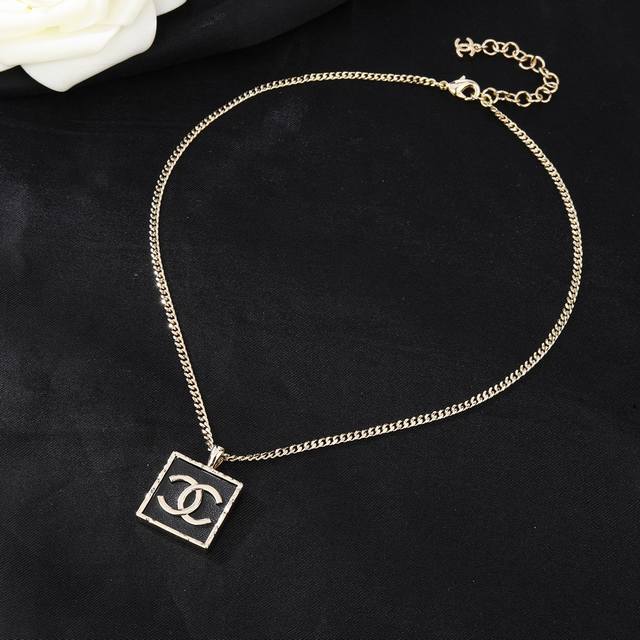 Chanel 香奈儿新款项链热销款上新同步专柜高端品质经典色超级衬肤色显白最新款必