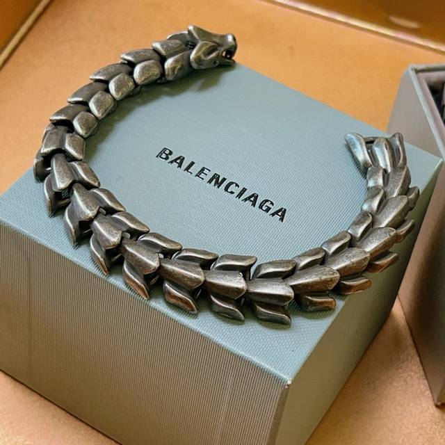 原单货新品 巴黎世家手链Balenciaga手链专柜一致巴黎世家手链 男士火爆款出货 设计独特 前卫 男士必备！复古做旧设计 任带不氧化不退色