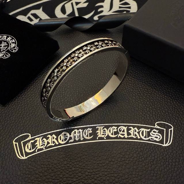 新款 专柜品质 Chrome Hearts克罗心复古十字架手镯，凹凸造型不同的花纹设计风格呈现出与众不同 十字架童军花是克罗心的标志 所以更经久不衰 正品打版C