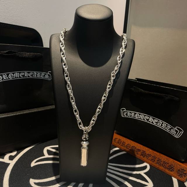 新款 专柜品质 Chrome Hearts克罗心麻花项链 十字花圆柱吊坠 快手 Ins 小红书热门 凹凸造型不同的花纹设计风格 呈现出与众不同 十字架 童军花是