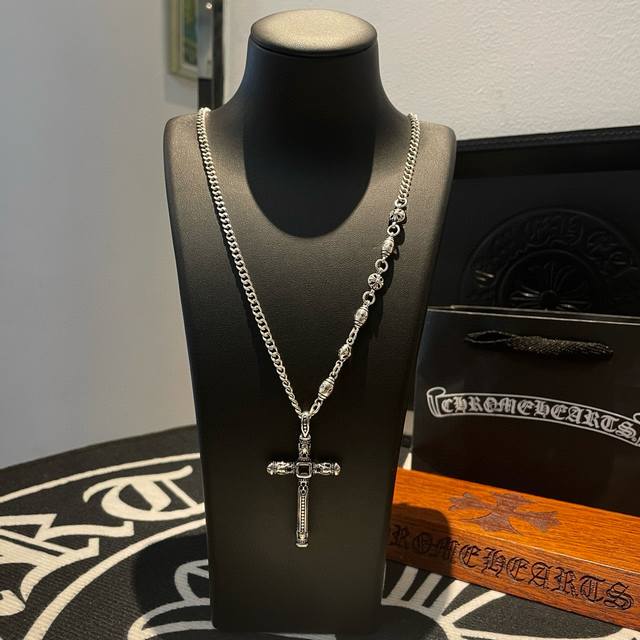 抖音 快手 Ins 小红书 直播热门 ，新款 专柜品质 Chrome Hearts克罗心侧身项链 ，十字架吊坠，凹凸造型不同的花纹设计风格 呈现出与众不同 十字