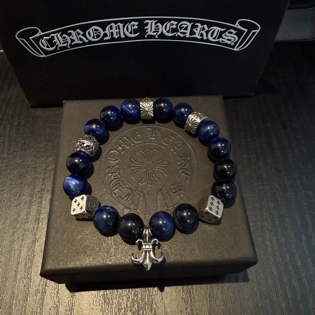 新款 专柜品质 Chrome Hearts克罗心复古多元素青金石手串手链 凹凸造型不同的花纹设计风格呈现出与众不同 十字架童军花是克罗心的标志 所以更经久不衰