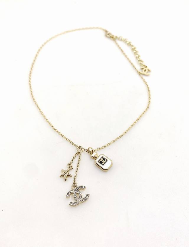 Chanel 最新款白香水瓶项链 一致Zp黄铜材质